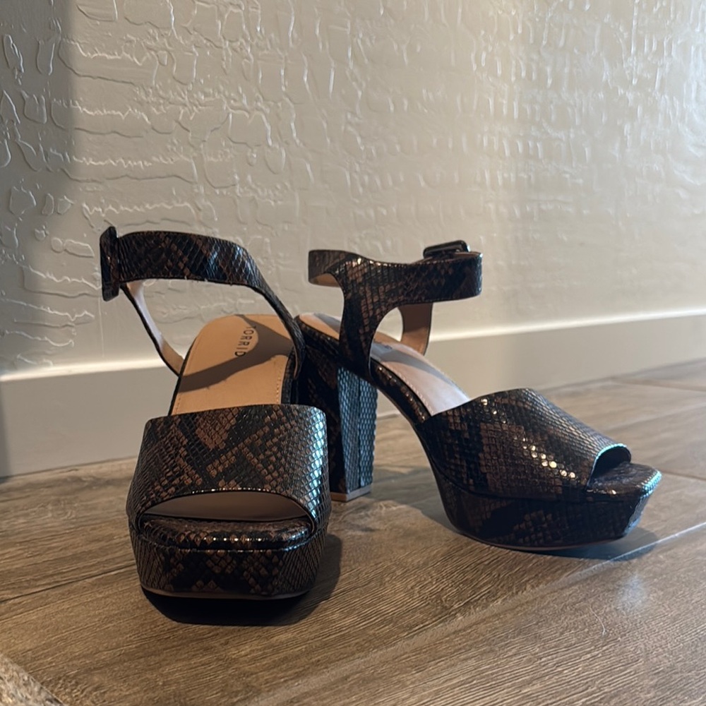 Women's Black Snakeskin Platform Heels